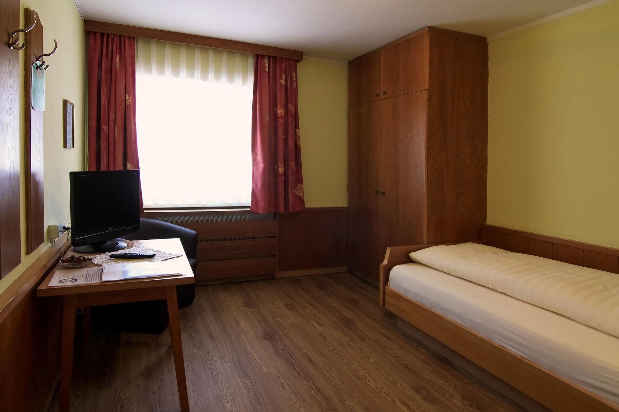 Hotel Cristallago เซเฟลด์ อิน ทิโรล ภายนอก รูปภาพ